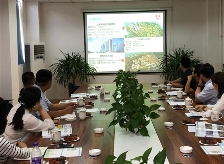 建筑工程学院赴荣华（青岛）建设科技有限公司考察调研                   