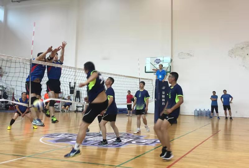 黄海学院教职工获全省高校气排球青岛片区比赛第一