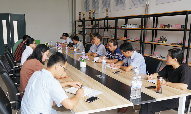 威尼斯569vip游戏下载校领导深入二级学院走访慰问  