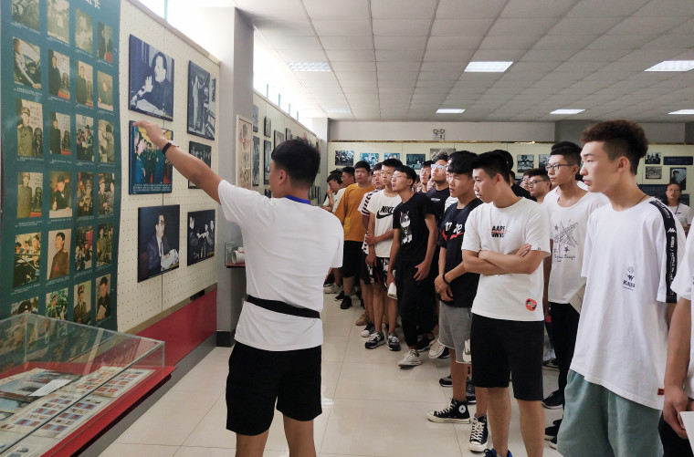 建筑工程学院组织2019级新生参观雷锋纪念馆