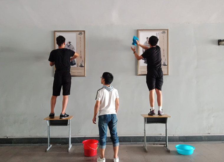 真情汇聚，点亮先贤——记2017级国学研修班学“雷锋”活动