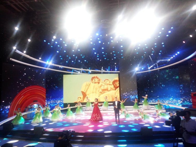 马克思主义学院院长朝克吉勒图教授  应邀出席青岛市统一战线“共画同心圆·筑梦新时代”文艺晚会