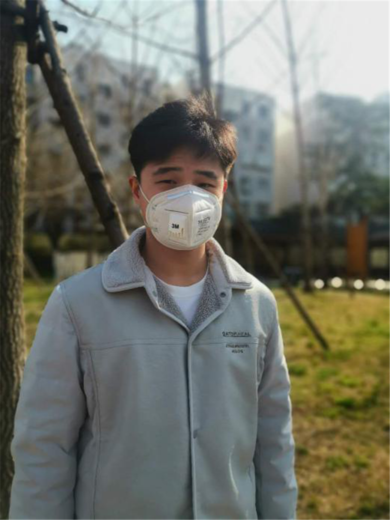 用行动践行雷锋精神——黄海学子王亮远疫情期间加入防疫志愿者