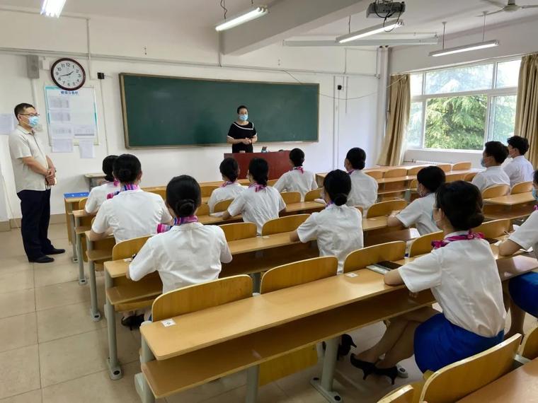 国际商学院2018级空中乘务就业答疑暖心上线