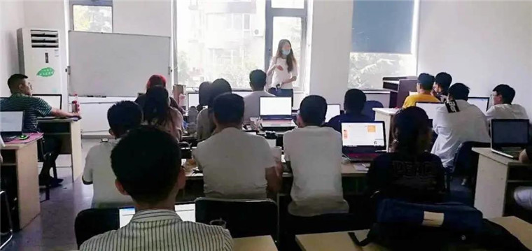 大数据学院教师赴大连走访慰问实训学生