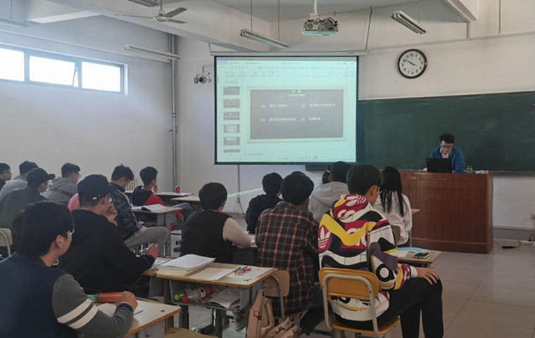 企业工程师来校为建筑工程学院毕业生指导毕业设计