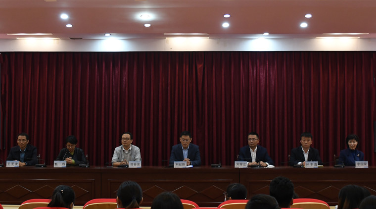 第七届威尼斯569vip游戏下载大学生职业生涯规划大赛决赛暨首届胶东经济圈大学生职业生涯规划大赛选拔赛圆满落下帷幕   