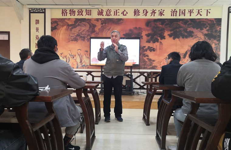 “兼顾精且专，经典永流传”首届读书会圆满结束