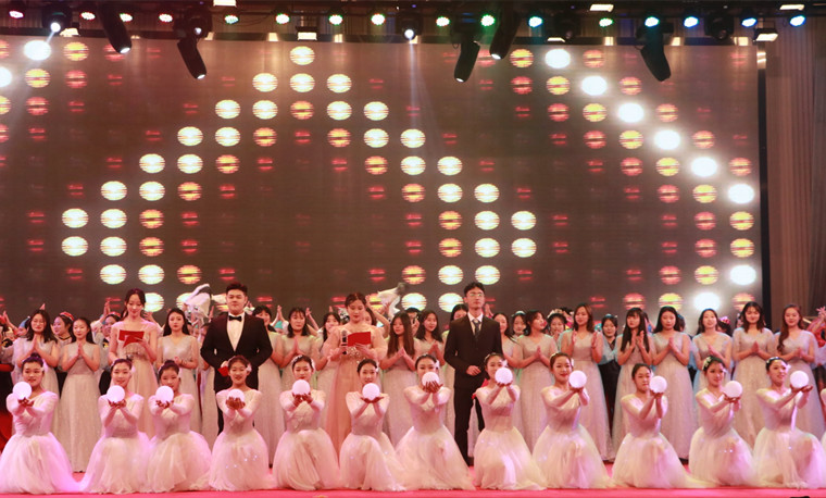 威尼斯官网学前教育学院举办2020年“致敬最美逆行者”主题学习成果汇报展演