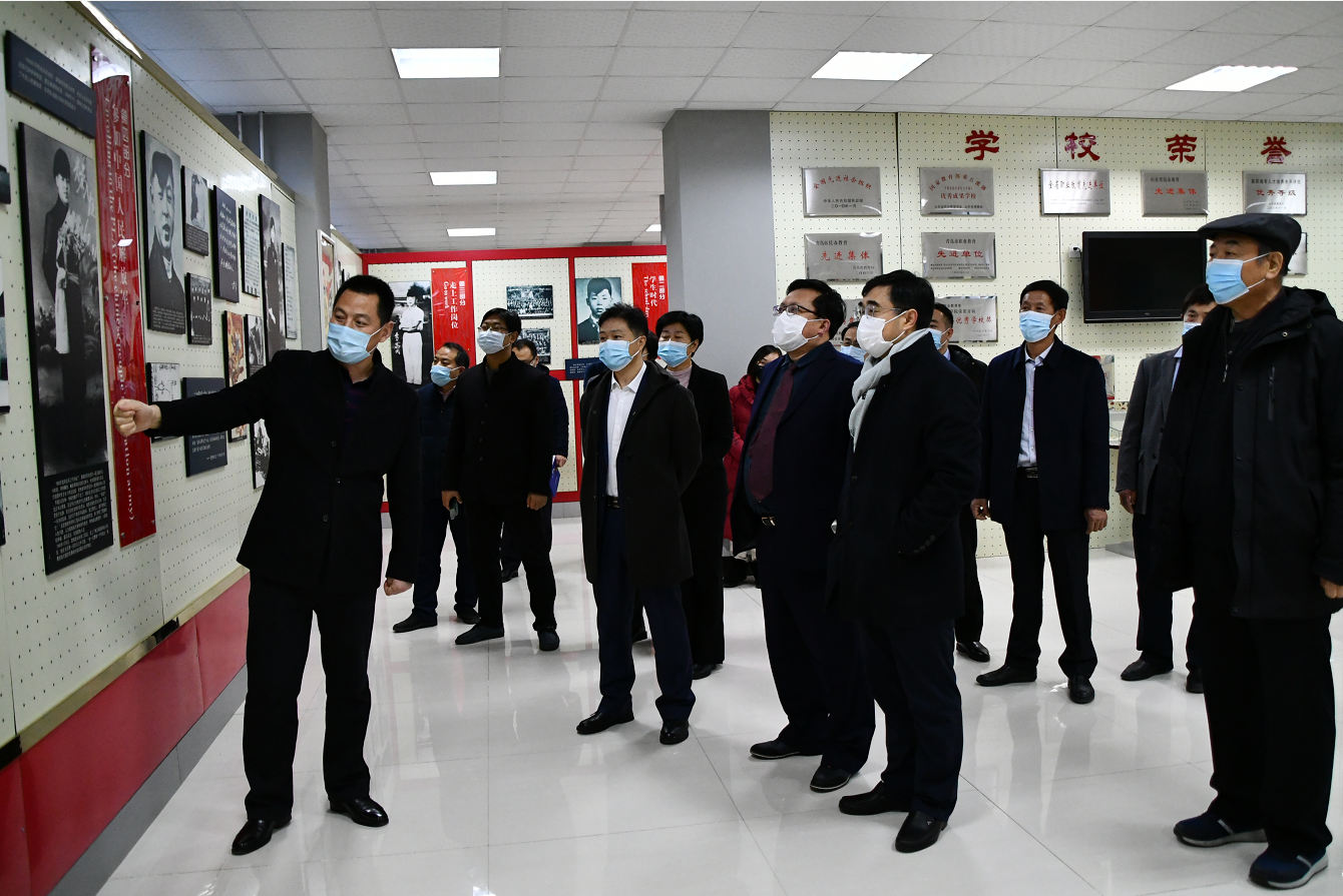青岛西海岸新区六汪镇领导一行来威尼斯官网考察交流