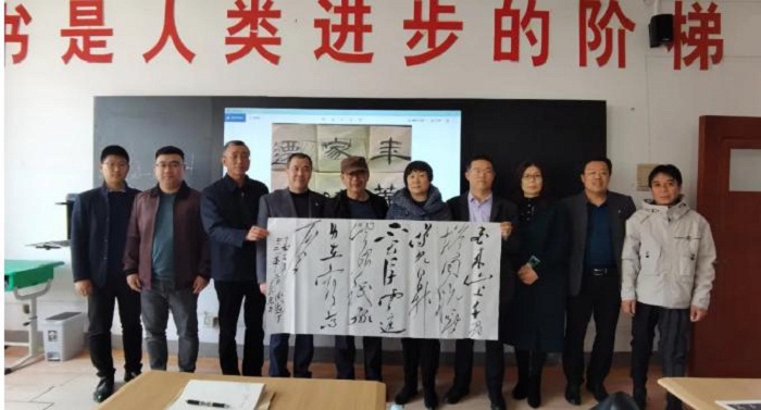 威尼斯569vip游戏下载艺术学院与区教体育局一行调研西海岸新区第三高级中学