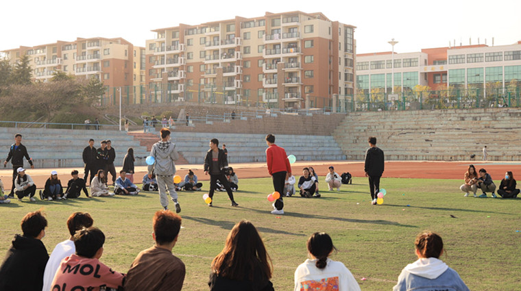 建筑工程学院举办“凝心聚力，筑梦同行”团建活动