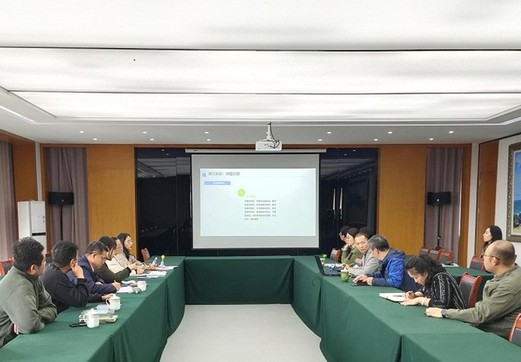 青岛西海岸新区教育和体育局武善领一行莅临艺术学院交流座谈调研座谈