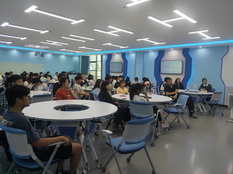 中国艺术研究院研究员吴士新来校为艺术学院师生作报告