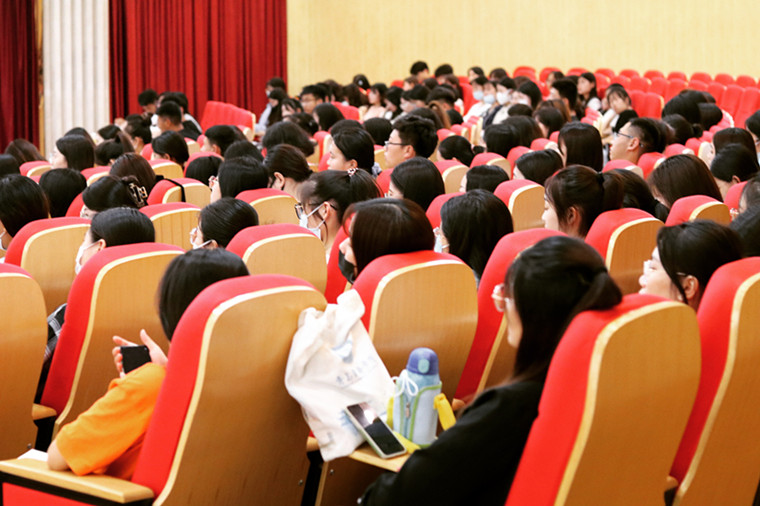 威尼斯569vip游戏下载护理与健康学院党校举办入党积极分子培训班开班典礼