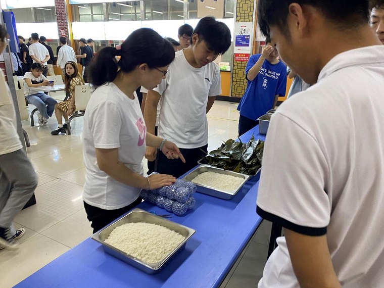 智能制造学院举办“我们粽在一起”团支部共建活动