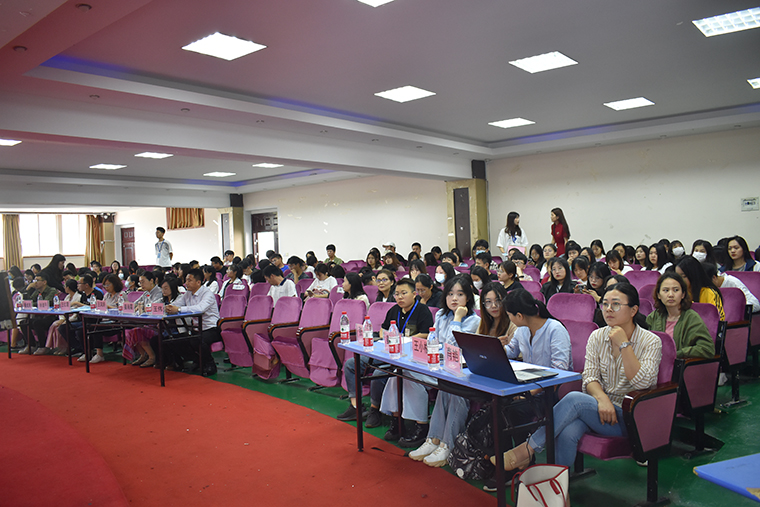 “‘博亚兹杯’外语演讲比赛决赛”成功举行