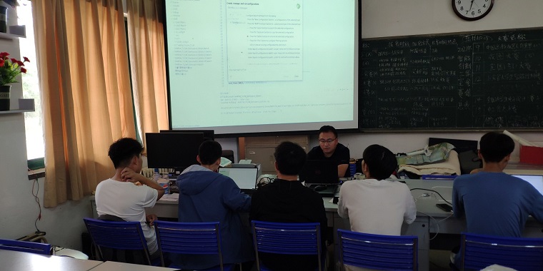 智能制造学院邀请曹路工程师为学生做智能芯片编程讲座