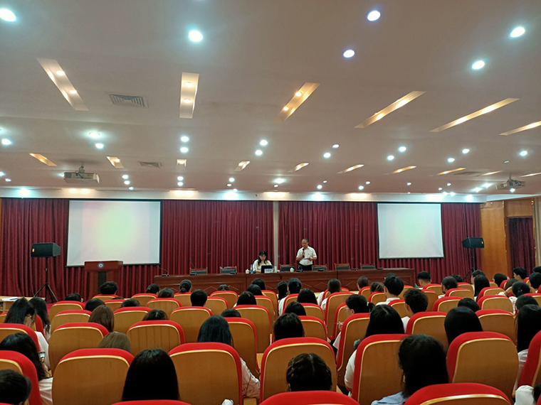 国际商学院开展“青岛红色记忆”报告会