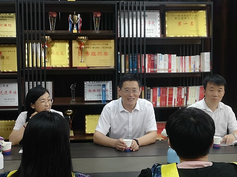 智能制造学院举行2017级机械设计制造及其自动化（工业机器人特色班）毕业典礼暨奖学金颁发仪式