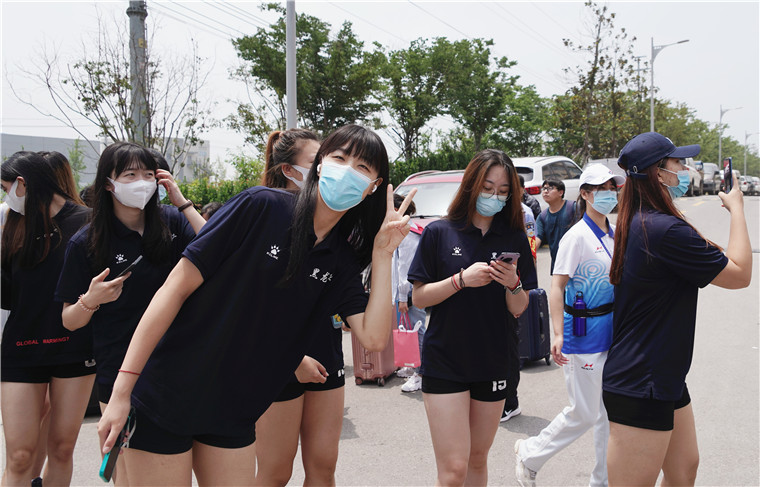 女排来啦！第十四届全国学生运动会运动员入驻黄海学院