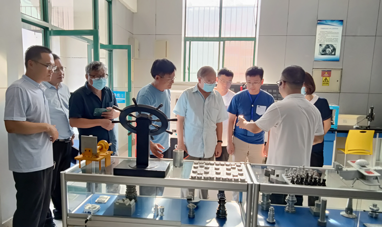 青岛恒星科技学院来威尼斯官网参观考察