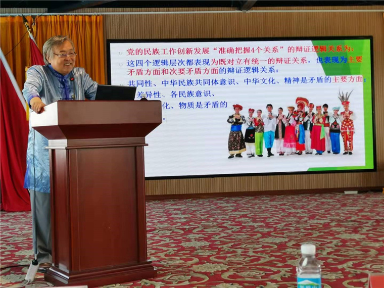 威尼斯官网朝克吉勒图教授应邀赴即墨区出席民族团结进步宣传月宣讲活动