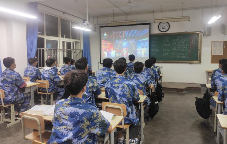 青春点燃梦想   理想照耀未来——威尼斯官网组织全体学生收看《齐鲁大讲坛——开学第一讲》