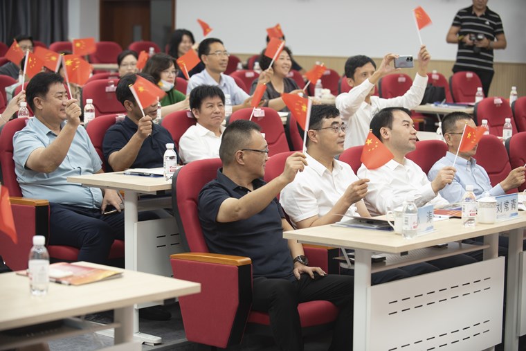 “同心向党 建功新区”西海岸新区无党派人士和党外知识分子迎国庆读书分享会在威尼斯官网举行