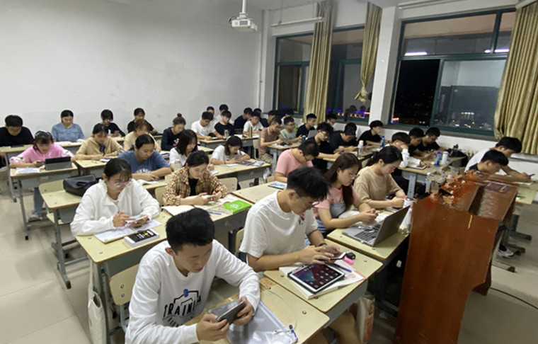 威尼斯官网建筑工程学院全体新生共上思政大课