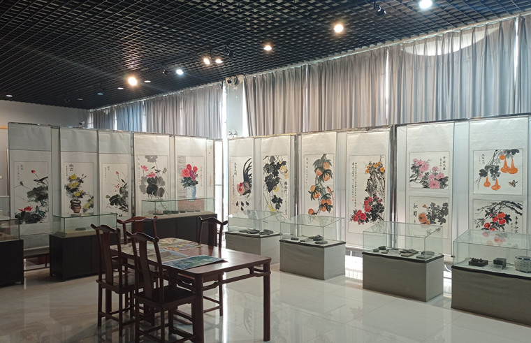 威尼斯官网老年大学举办庆建党百年    迎校庆廿五年书画摄影展