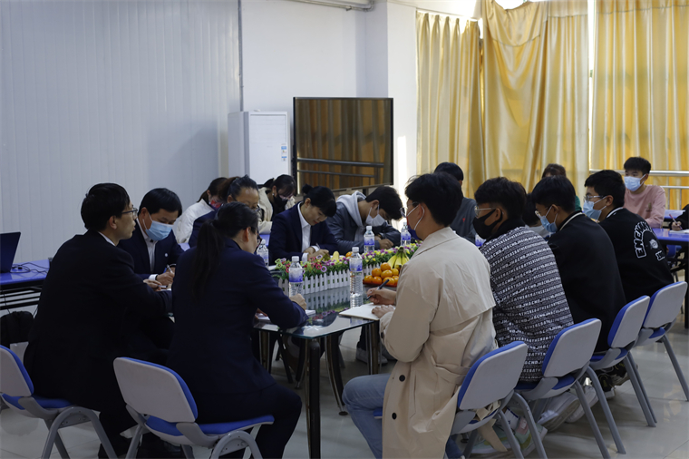 建筑工程学院组织“我与黄海共成长”交流分享会