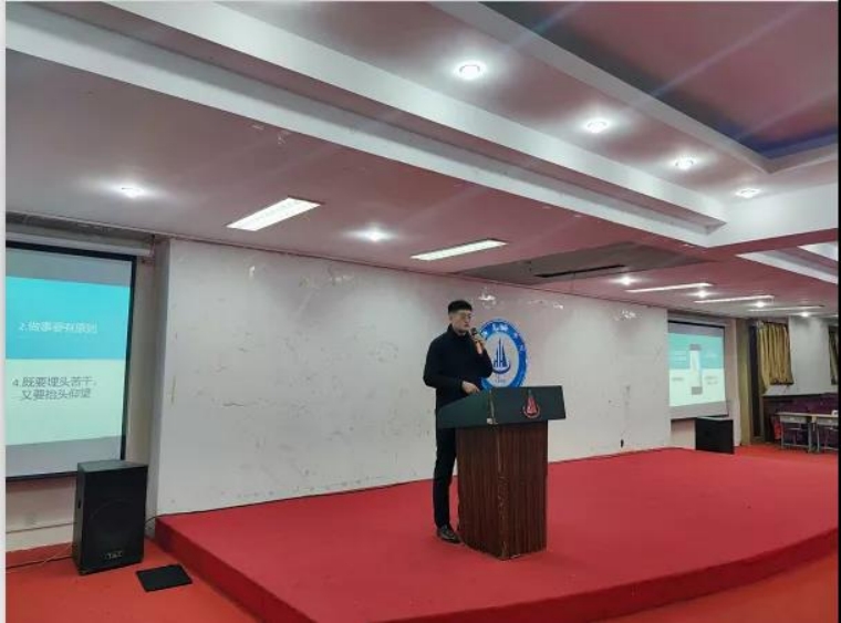 大数据学院开展“团委学生会暨综合事务中心青年马克思主义工程培训”