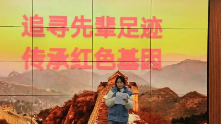 大数据学院举行“追随先辈足迹  传承红色基因”演讲比赛