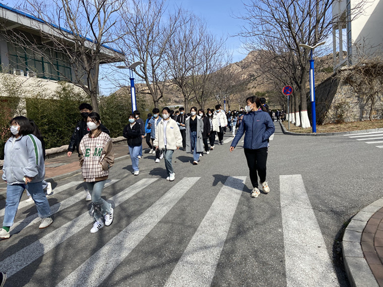 驻守一线，建工辅导员用行动诠释使命担当