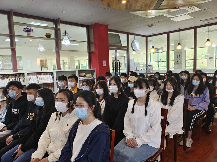 校图书馆举办《仪容仪表》专题文化讲座