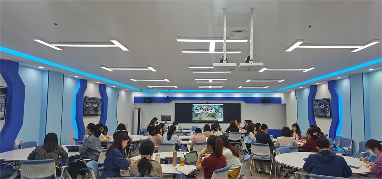 翟红华教授应邀作“商务英语一流专业与课程建设”指导讲座