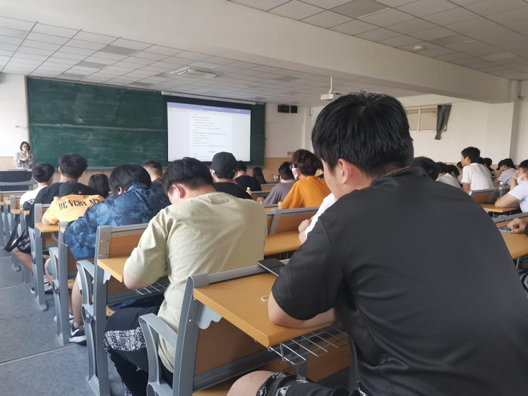 大数据学院举行顶岗实习宣讲会