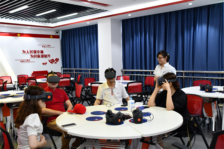 深圳来画科技创始人一行来威尼斯官网参观交流