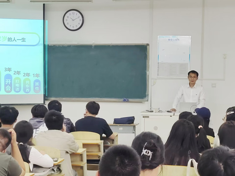 护理与健康学院“开学第一课” 为学生送来时间锦囊