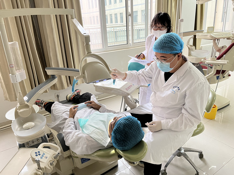 护理与健康学院开展“9·20全国爱牙日”口腔技能大赛