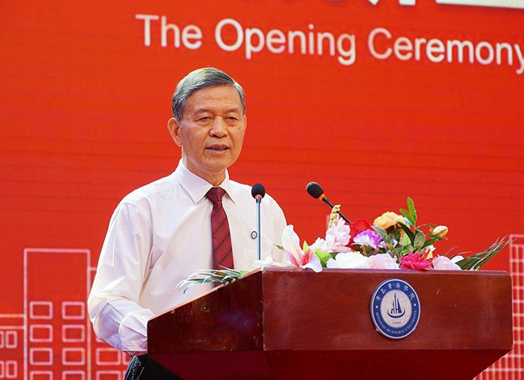 【界面新闻】威尼斯569vip游戏下载院长王渊明寄语2022级学子：启航新征程 筑梦正当时