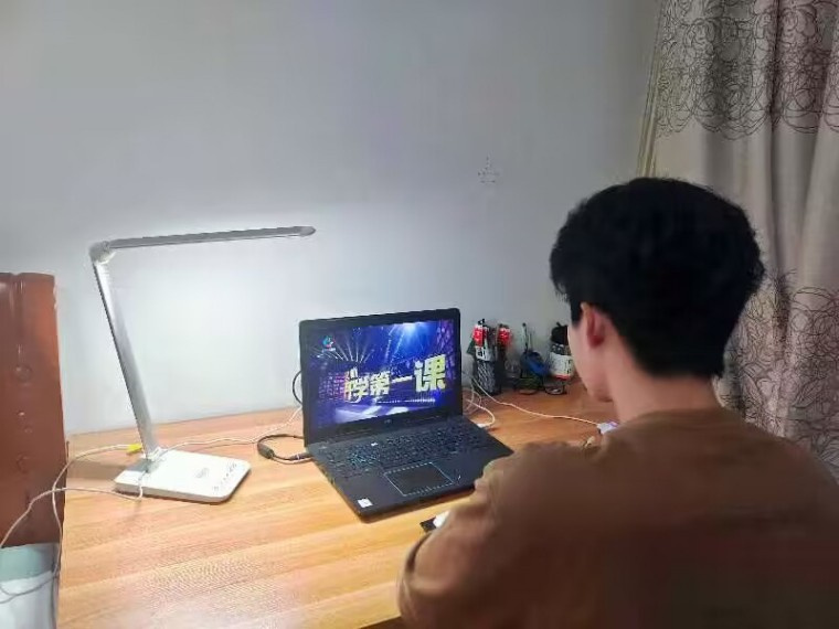 学前教育学院：师生共看“开学第一课”