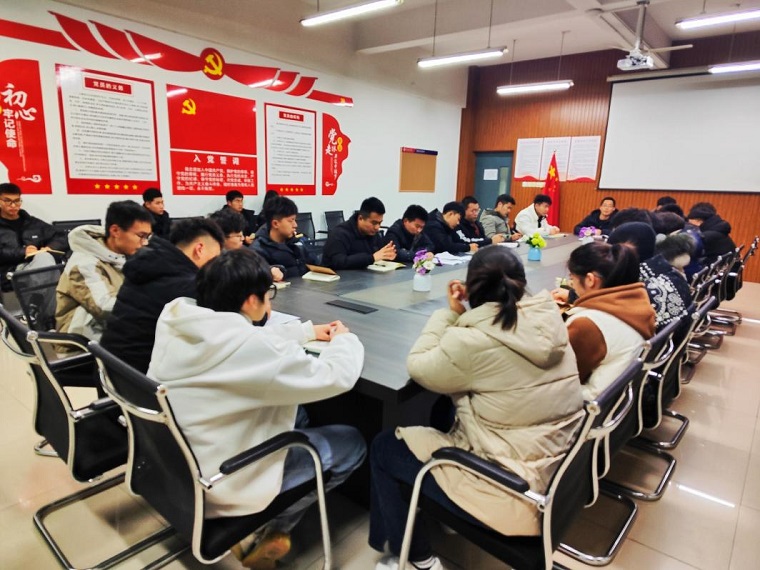 凝心聚力谱写新篇，不负韶华不悔青春