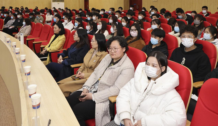 威尼斯569vip游戏下载开展“巾帼在行动 送法进校园”报告会——“我为同学送温暖”主题活动