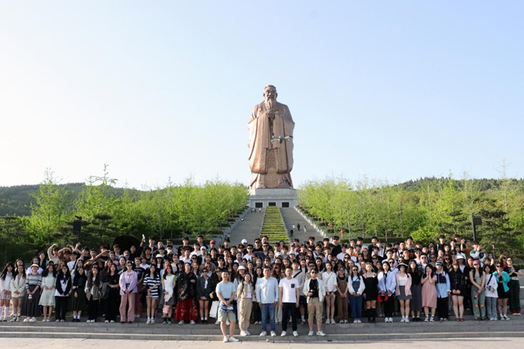 艺术学院带领学生走向田野的舞台