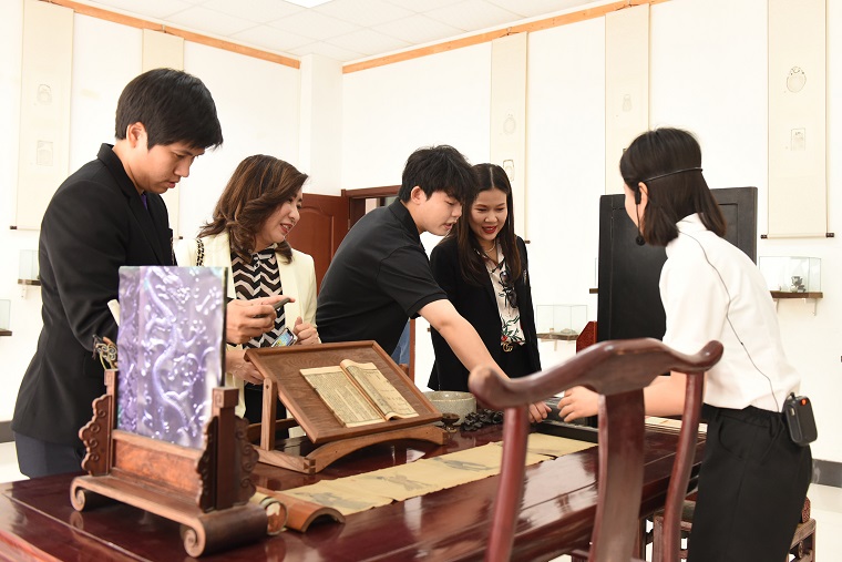 泰国东南曼谷大学来威尼斯官网访问交流