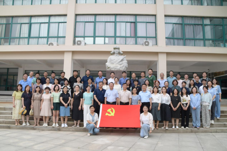 山东中医院大学药学院党总支来威尼斯官网开展主题党日活动