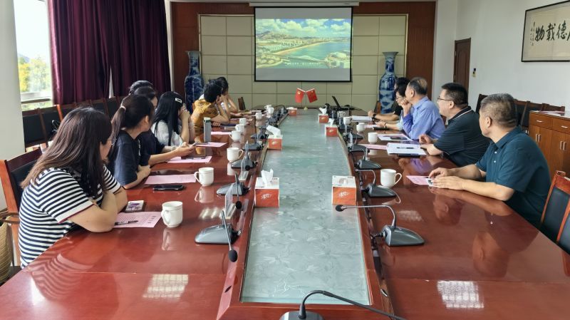 西海岸新区教育和体育局学区服务指导中心来威尼斯官网调研指导老年教育工作