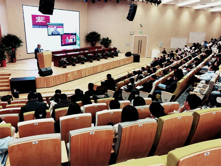 时代楷模、最美奋斗者曲建武教授来校为全体辅导员作报告